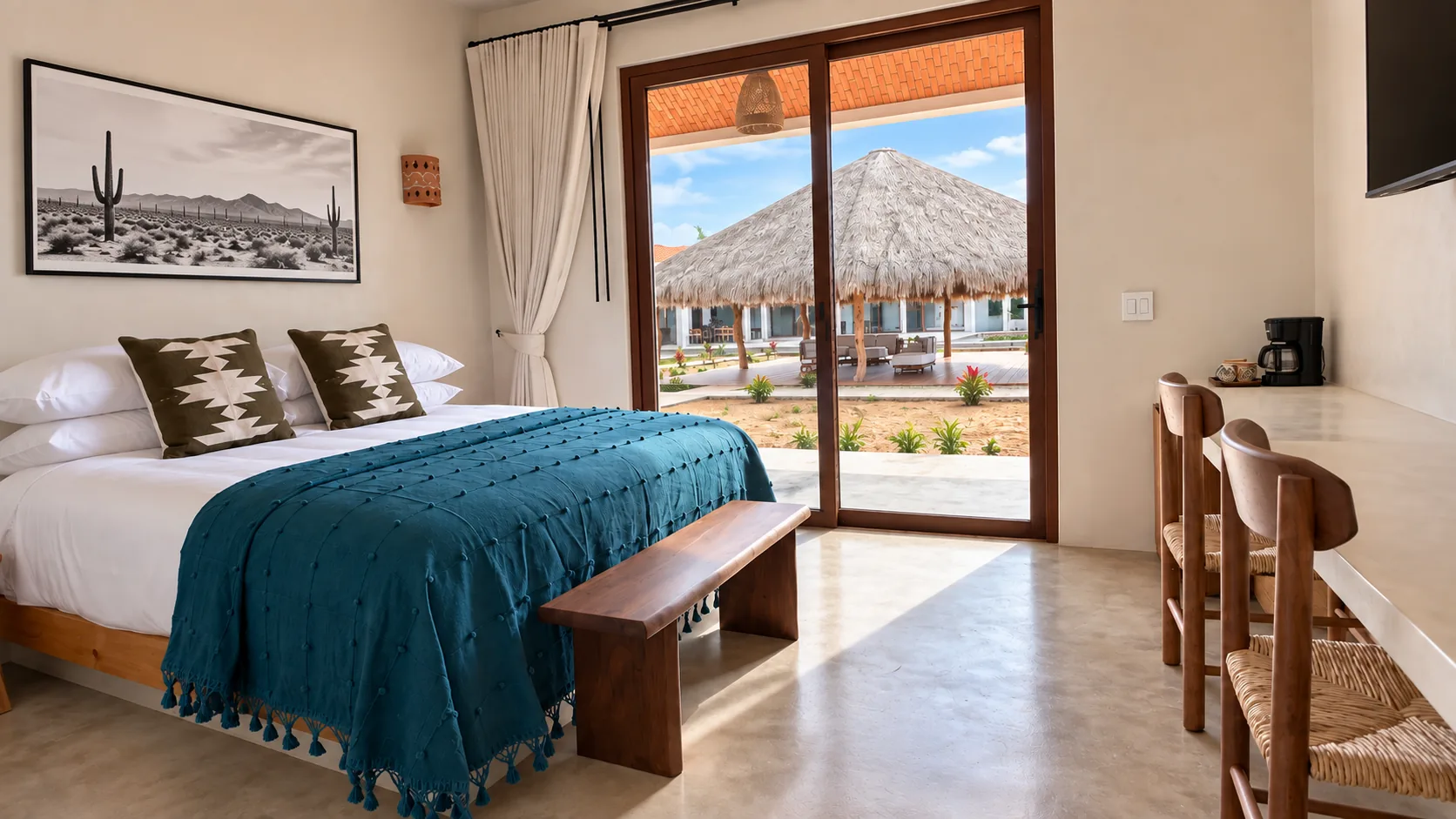 Recámara con muebles de madera natural y vista a la palapa